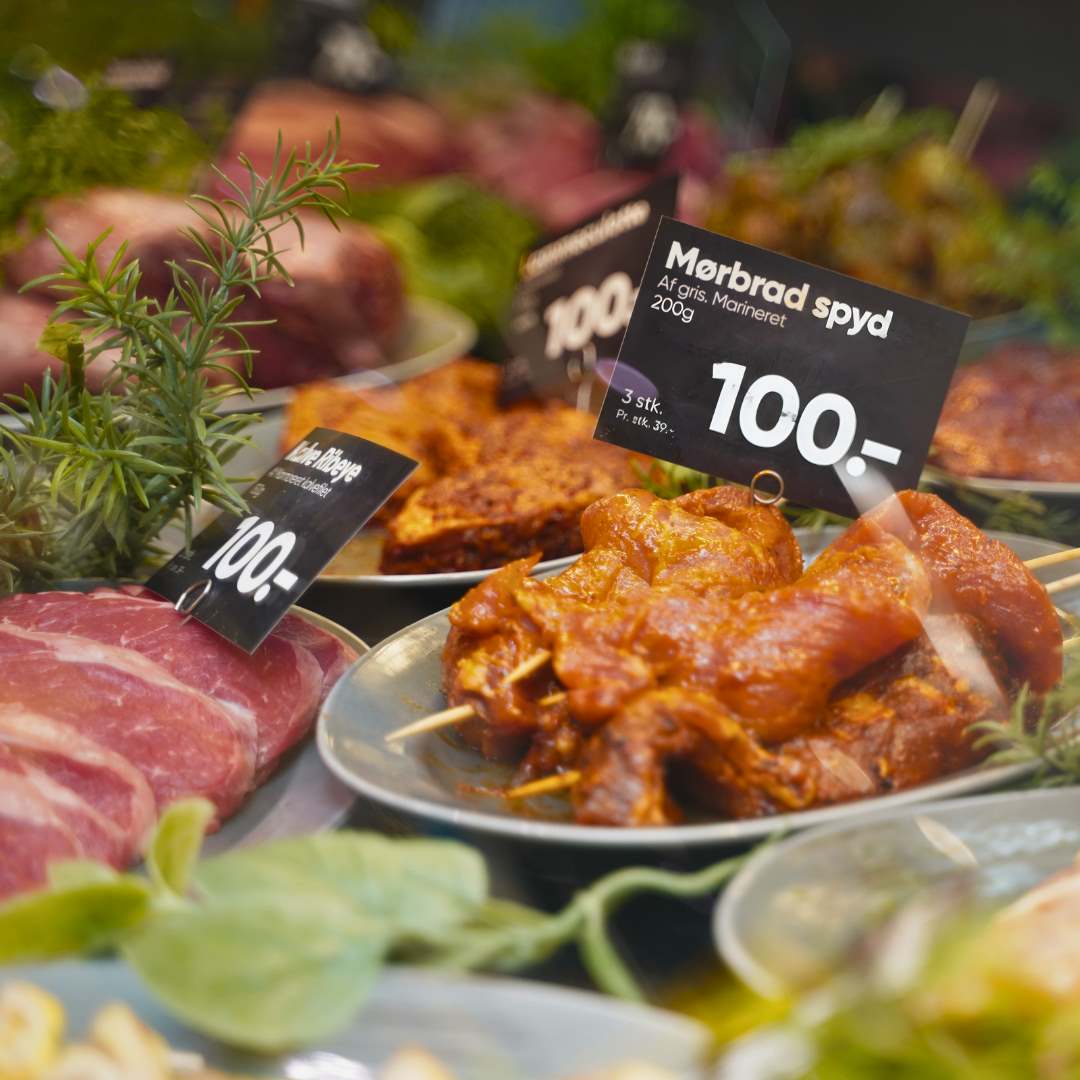 Stort udvalg af kød som er klart til at blive tilberedt fra Bilka Slagter i Randers.